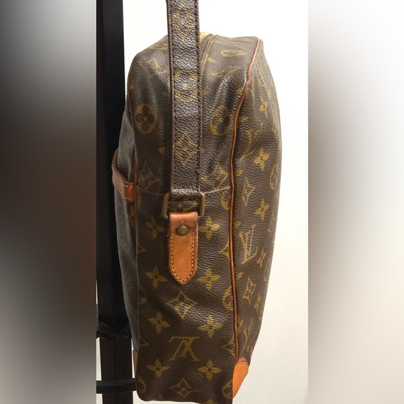 Louis Vuitton VINTAGE Monogram Danube MM Crossbody - Picture 8 of 16